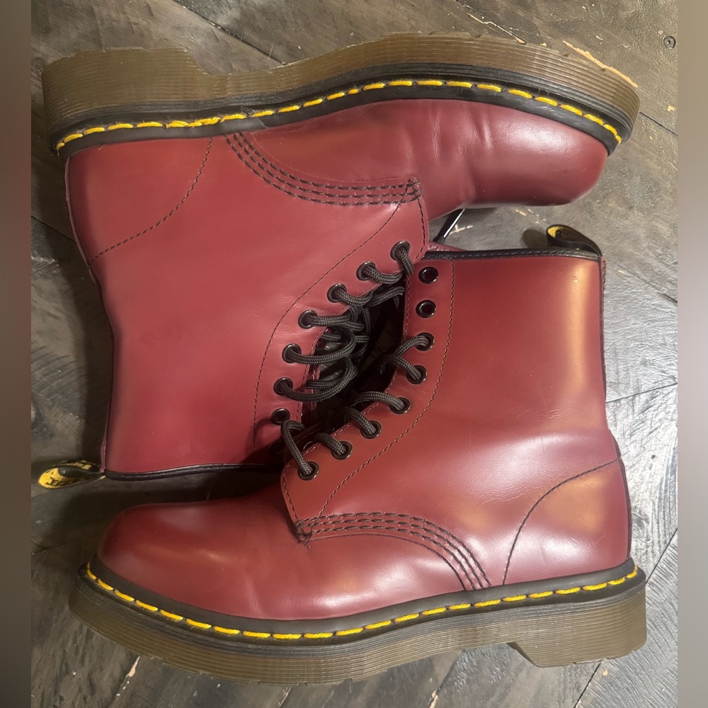 Dr. Martens 1460 Cherry Red Smooth
Leather